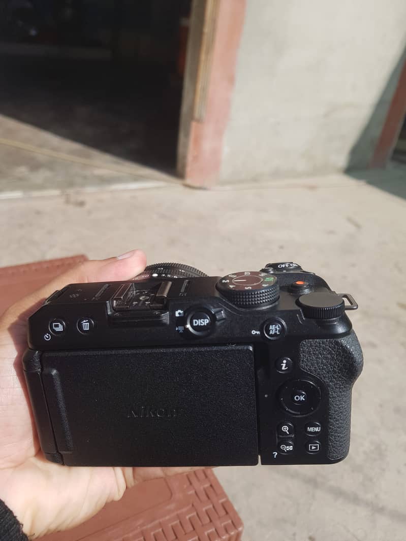 Nikon Z30 Mirrorless Camera with 16-50mm kit Lens 1