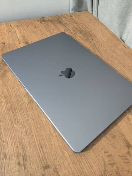 15-inch MacBook Air - Space gray 3
