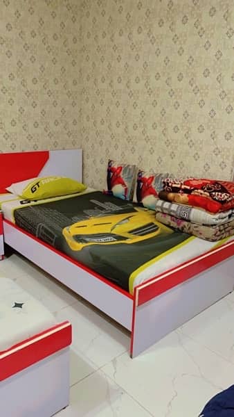 2 single bed hain with materess k sath 1
