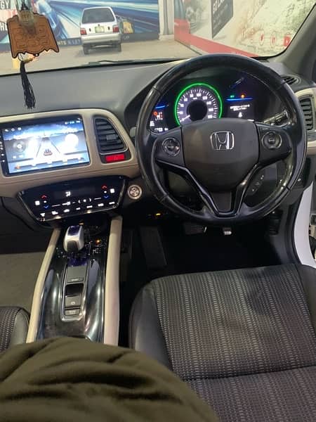 Honda Vezel Hybrid Z (Look like New) 9
