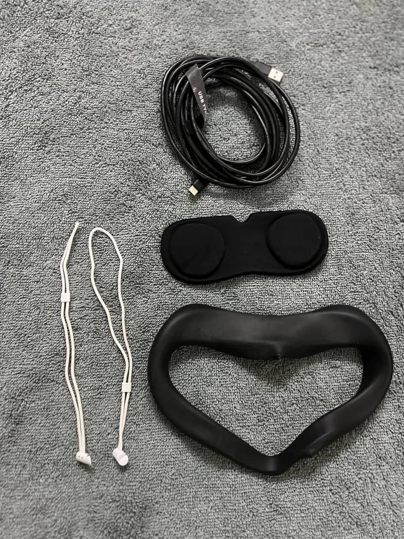 10/10 Oculus Quest 2 256GB + Added Accessories - Excellent Condition 12