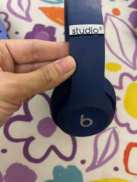 1 rgb headphone best condition 1 blue used and beats headphone used 6