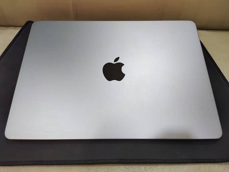 MacBook Air M2 13.6" 2022 
MLXW3LL/A Space Grey
 Used A+++ Grade 10/10 0