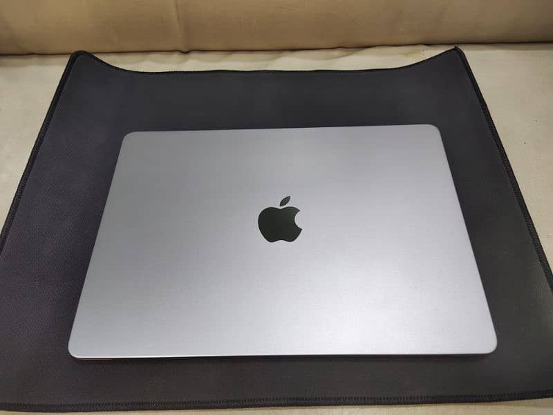 MacBook Air M2 13.6" 2022 
MLXW3LL/A Space Grey
 Used A+++ Grade 10/10 4