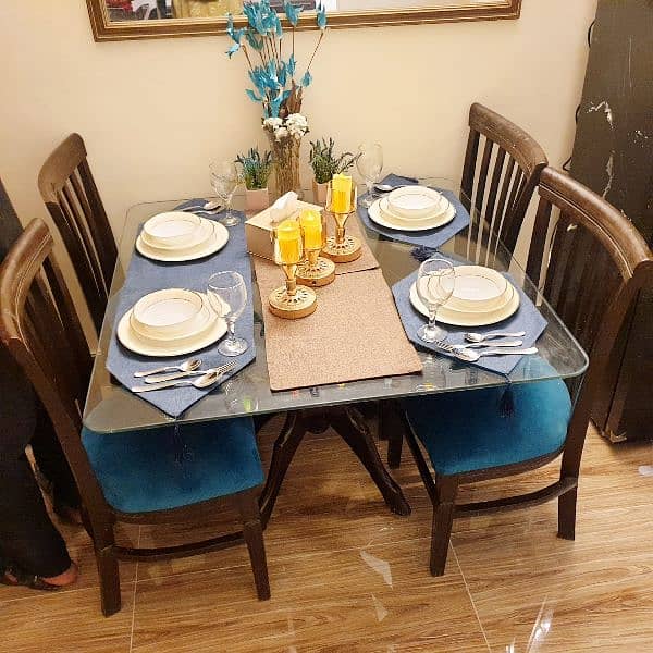 dining table with 4 chairs excellent condition 3