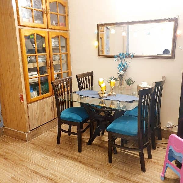 dining table with 4 chairs excellent condition 4