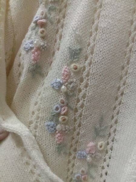 Korean knitted sweater with cute flowers embroidery (Size: Medium)( 1