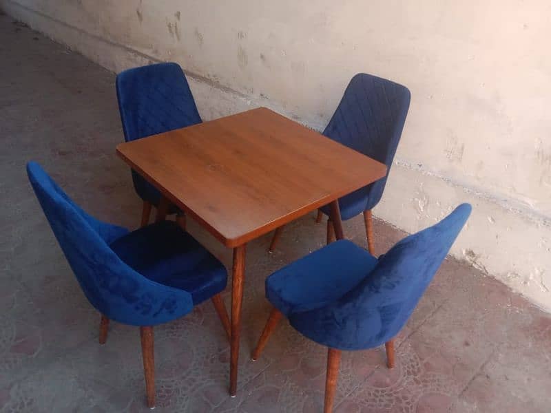 fancy/modran chairs and table set 1