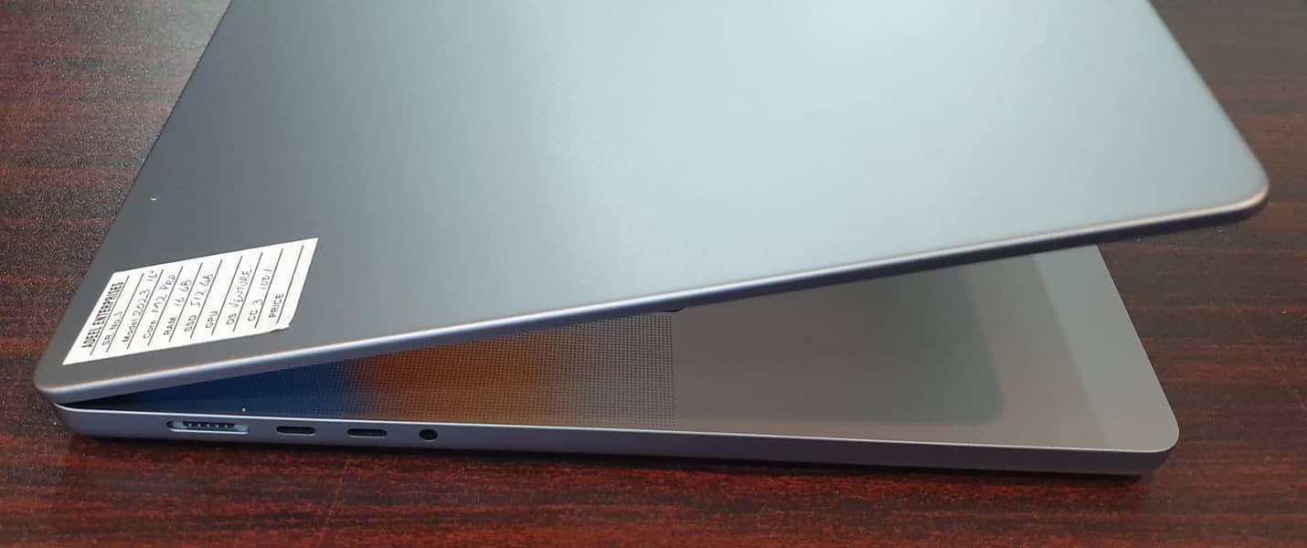 Macbook Pro M1 2021 16-inchs 16gb RAM 1Tb SSD 1