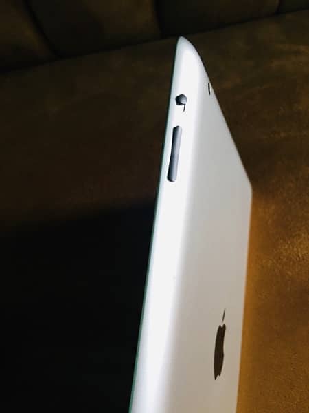 Apple Ipad 2 (16gb) for sale factory unlocked 9