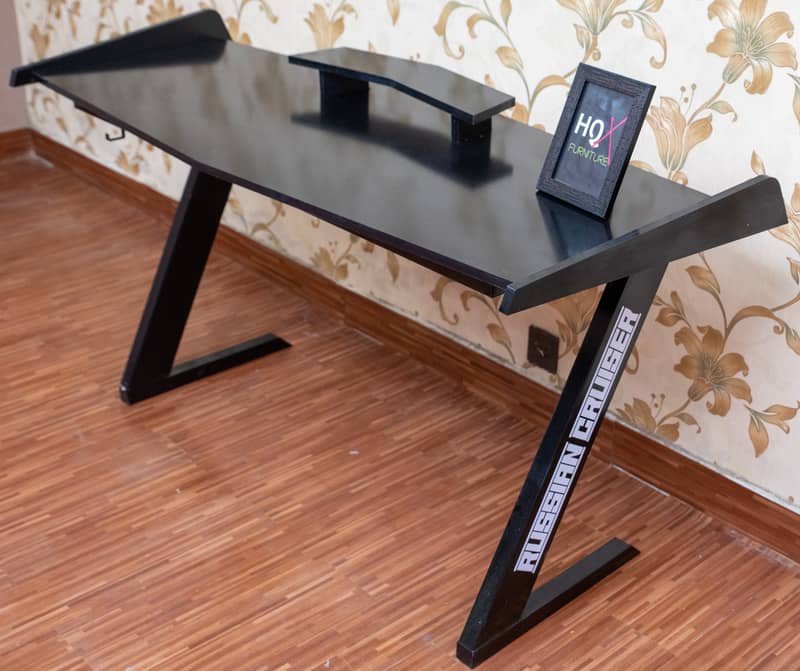 Russian cruiser gaming desk from HQX furniture 5