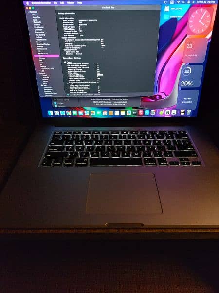 Apple MacBook Pro ( Mid 2015 ) 15 inches  Retina 16GB Ram 1