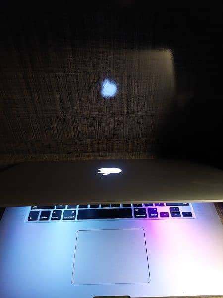 Apple MacBook Pro ( Mid 2015 ) 15 inches  Retina 16GB Ram 3
