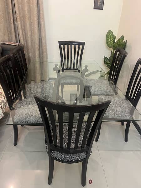 DINING TABLE WITH 6 CHAIRS 0