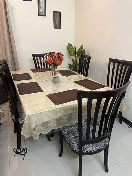 DINING TABLE WITH 6 CHAIRS 1