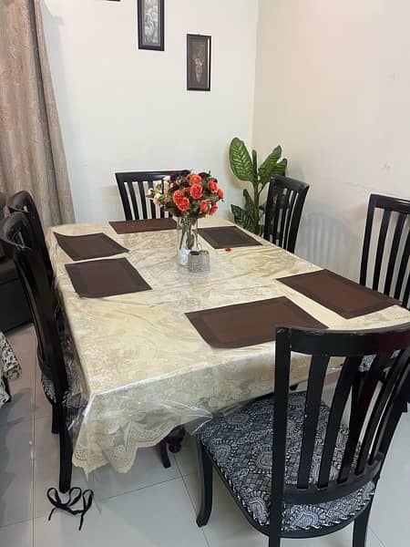 DINING TABLE WITH 6 CHAIRS 2