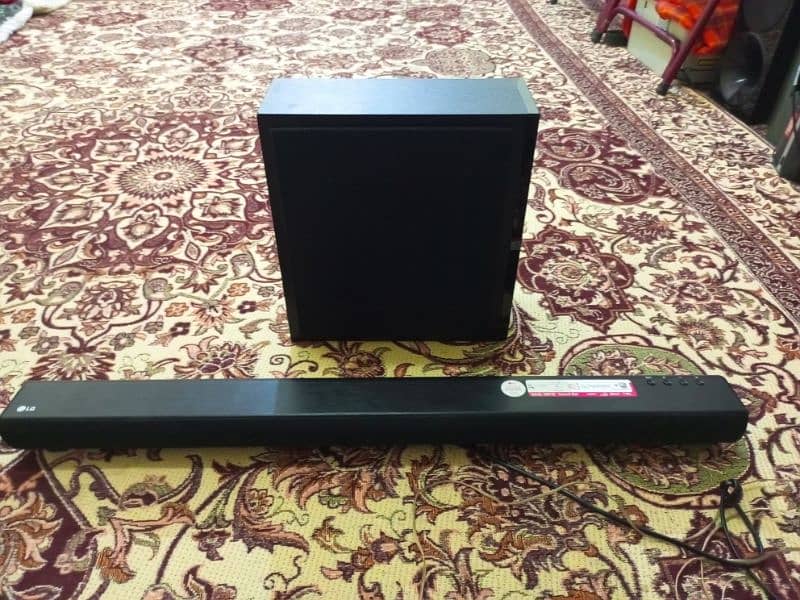 LG LAS350B Soundbar 0