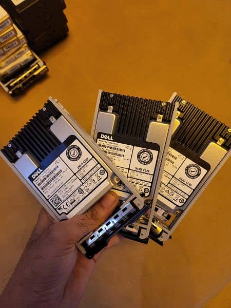 SAS SSD OR SAS HDDS AVAILABILE 5