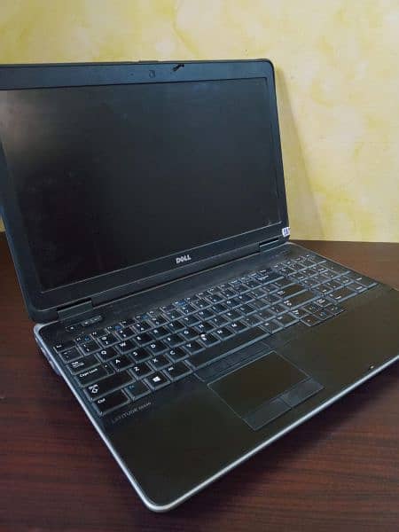 dell e6540 laptop 1