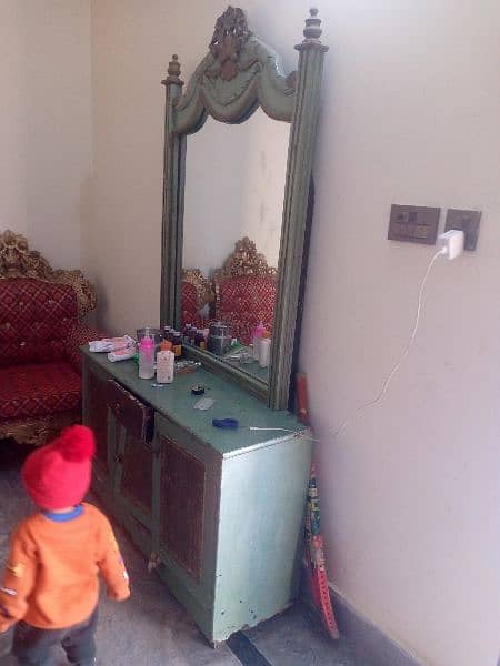 bed and dressing table and brten wali almahri 2