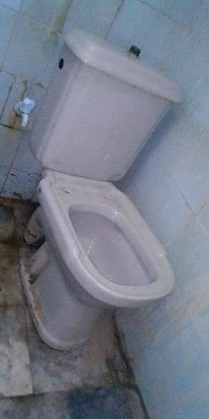 Used commode 0