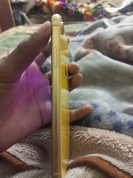 iphone xr 64gb 10/10 condition 3