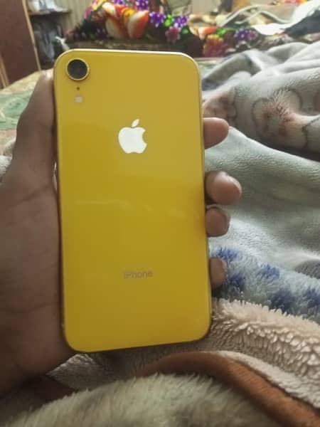 iphone xr 64gb 10/10 condition 5