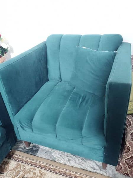 5 seater sofa set almost new,Urgent sale. 1
