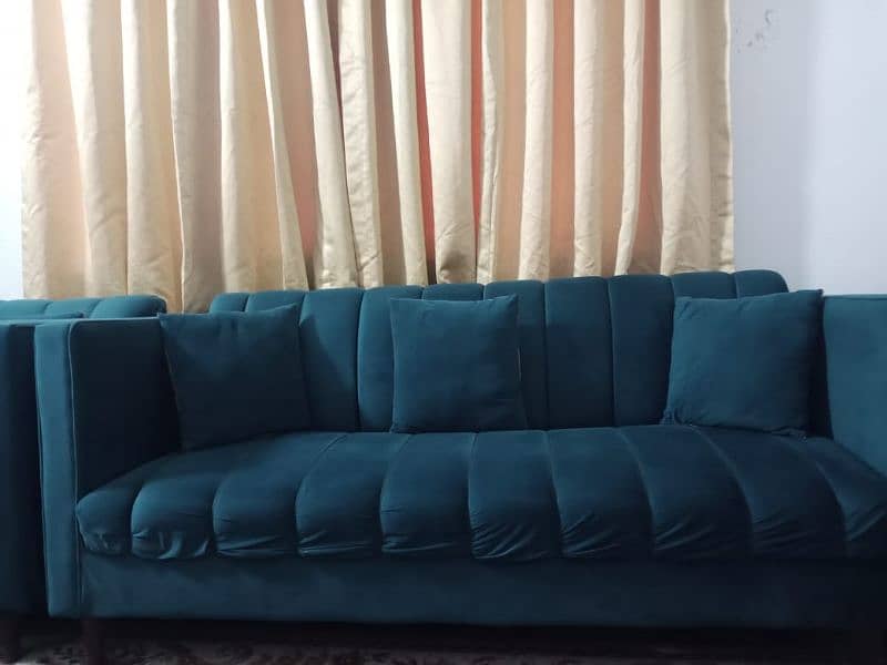 5 seater sofa set almost new,Urgent sale. 2