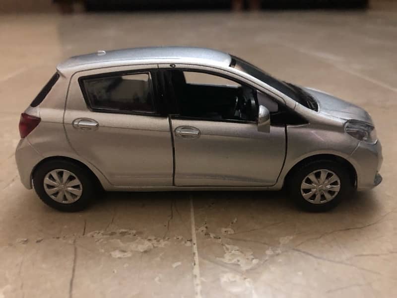 Toyota Yaris/Vitz Diecast Model Car 1