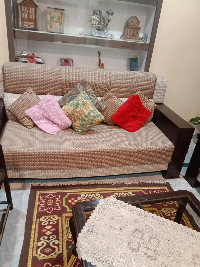 Sofa 5 Seater with 3 tables 0