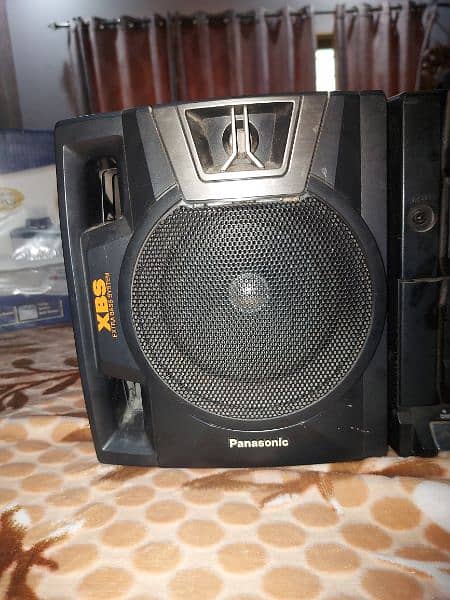 Radio and Cassette player with 2 speakers 0