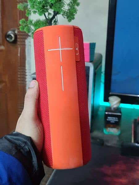 UE Megaboom With Carrying Box New Condition All Accessories 4