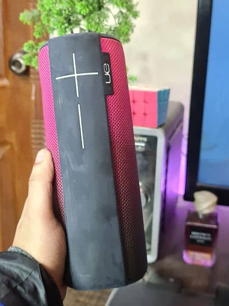 UE Megaboom With Carrying Box New Condition All Accessories 6
