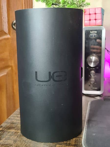 UE Megaboom With Carrying Box New Condition All Accessories 7