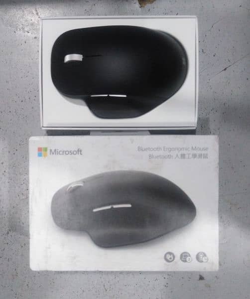microsoft Bluetooth Ergonomic mouse - Matte Black 1