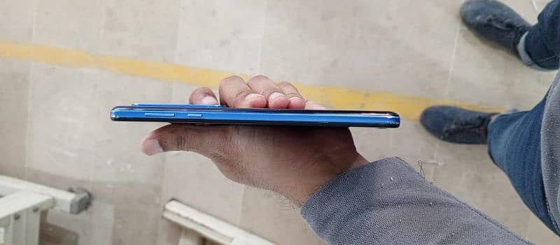 Aquos R5 non pta (Read ad) 1