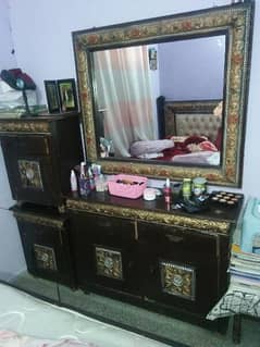 bed and mirror 0