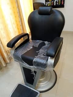 I am selling saloon chair just like new