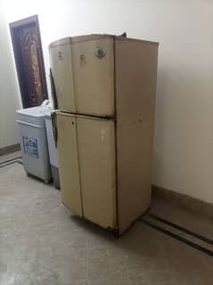 pal fridge A1 working available for sale