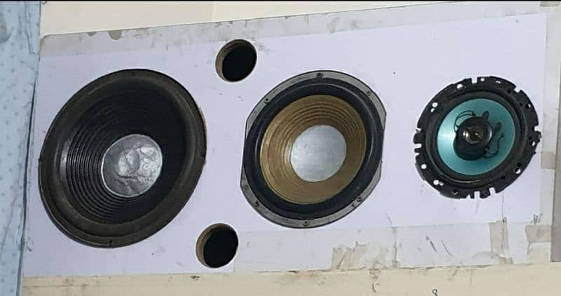 sound system  powerfull amplifier  and speakers 0