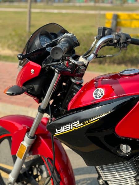 YBR 125 Red Color. 2