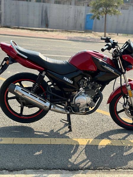 YBR 125 Red Color. 3