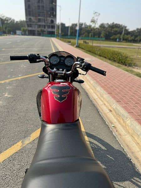 YBR 125 Red Color. 5