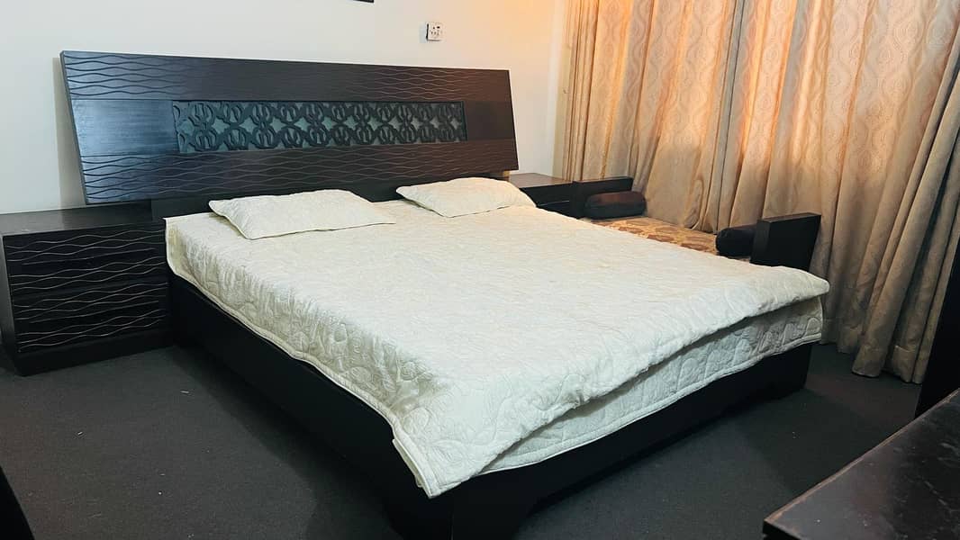 king size bed set + deewan seater 0