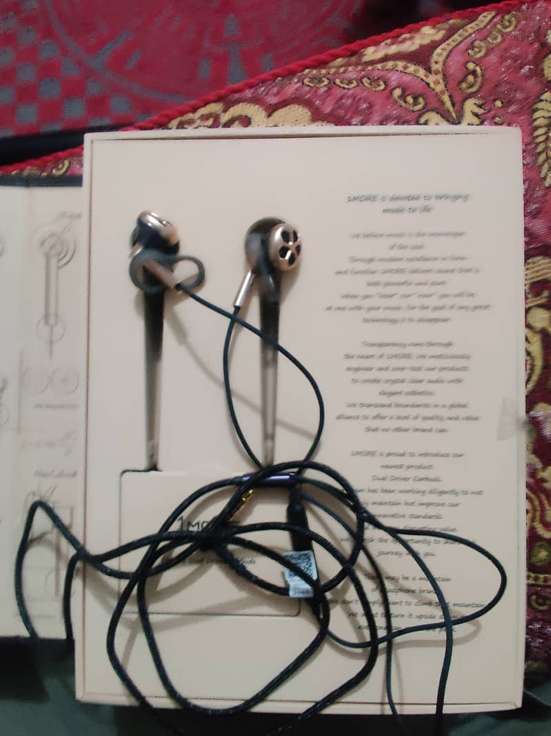 1More Dual Driver Earbuds with complete box 6