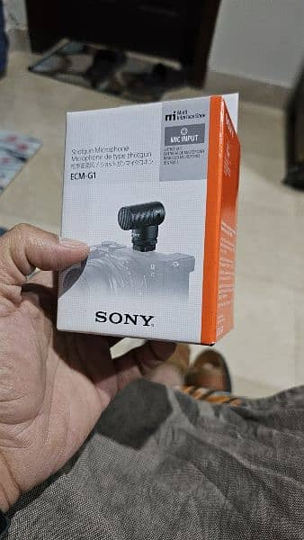 Sony ECM-G1 Ultracompact Camera-Mount Vlogger Shotgun Microphone 3