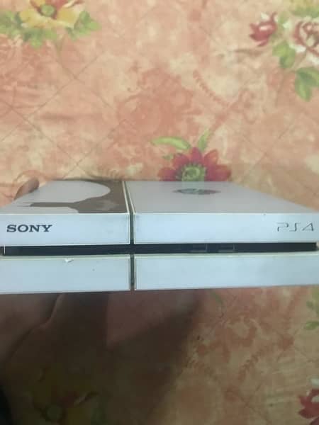 Playstation 4.500 GB HDMI and power cable and controller included 1