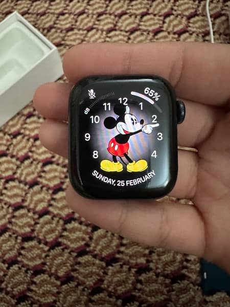 Apple Watch SE 2nd Generation 2023 40mm Black Aluminium 1