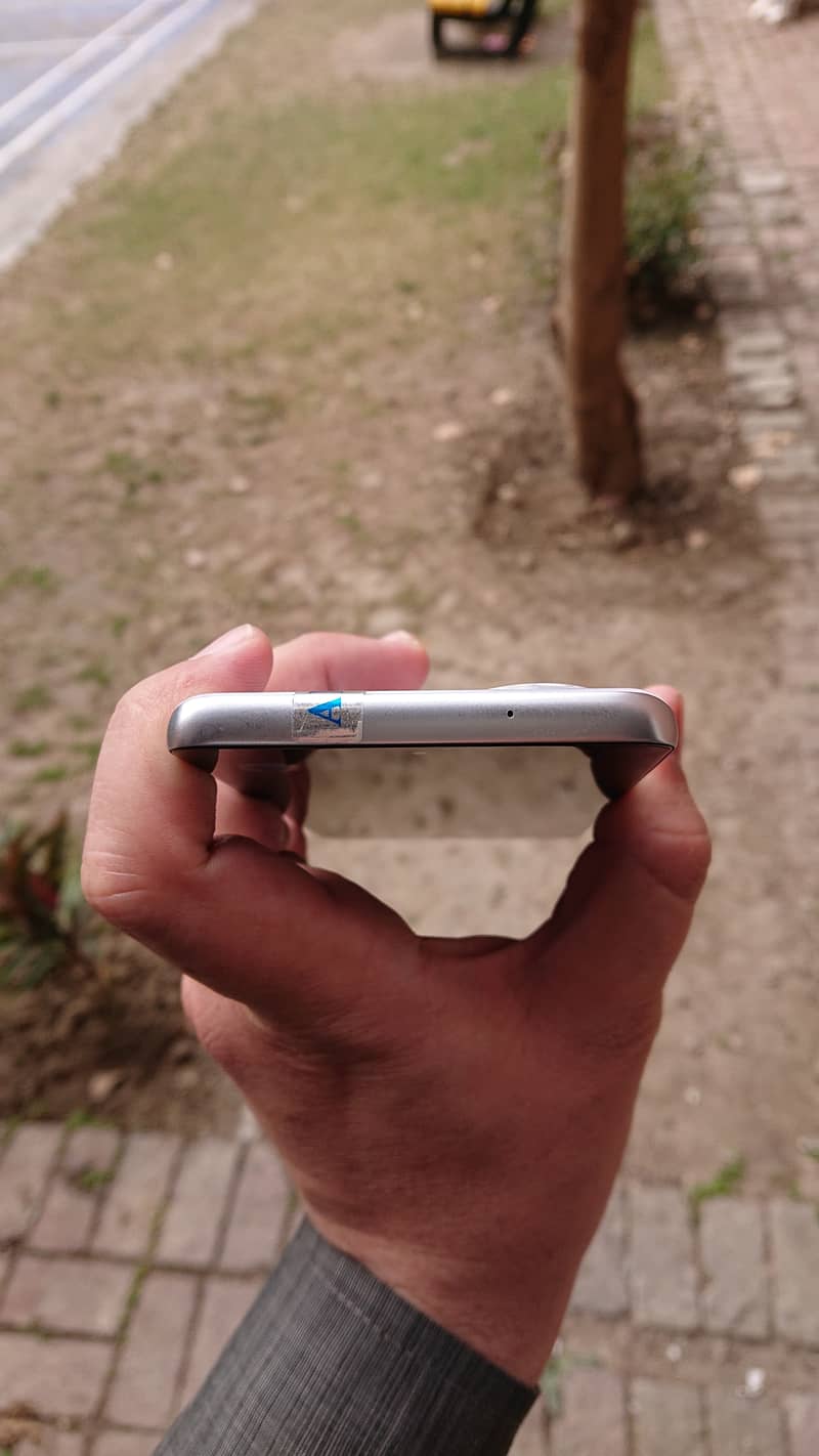 Motorola Edge plus (2022) 2